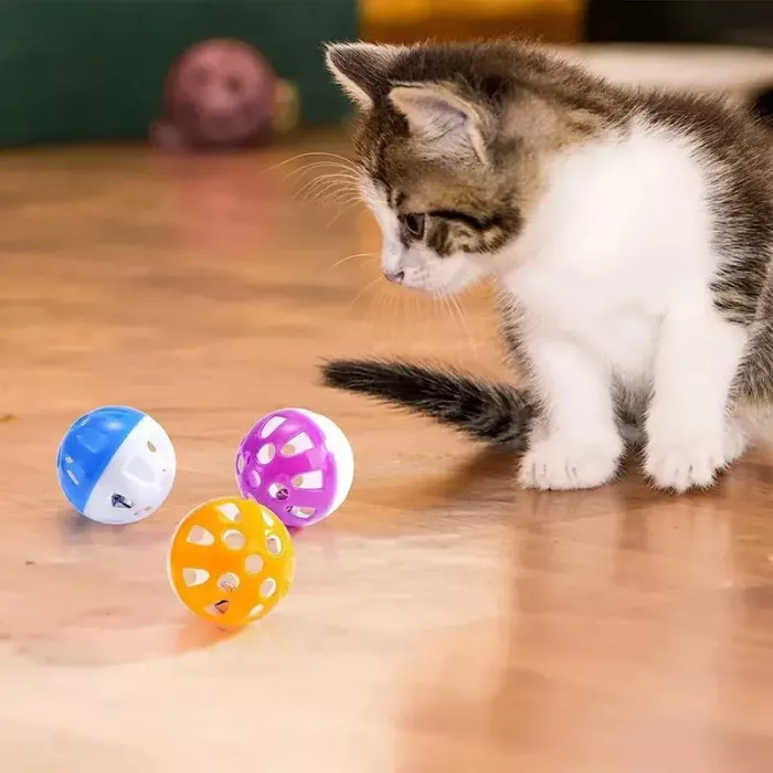 Іграшка для кота (кішки, кошеня) м'ячик дражнилка d 3,8 см 3740